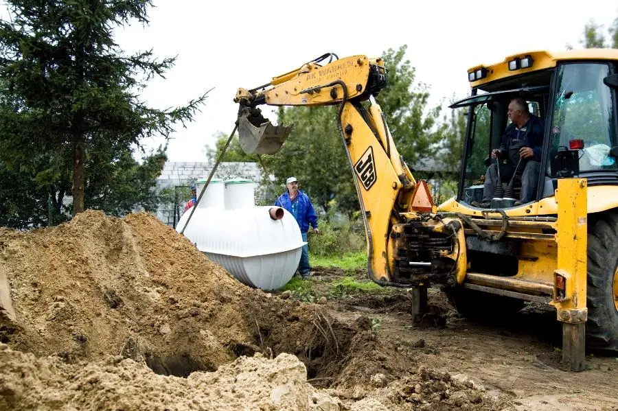 montaż pojemnika na wodę